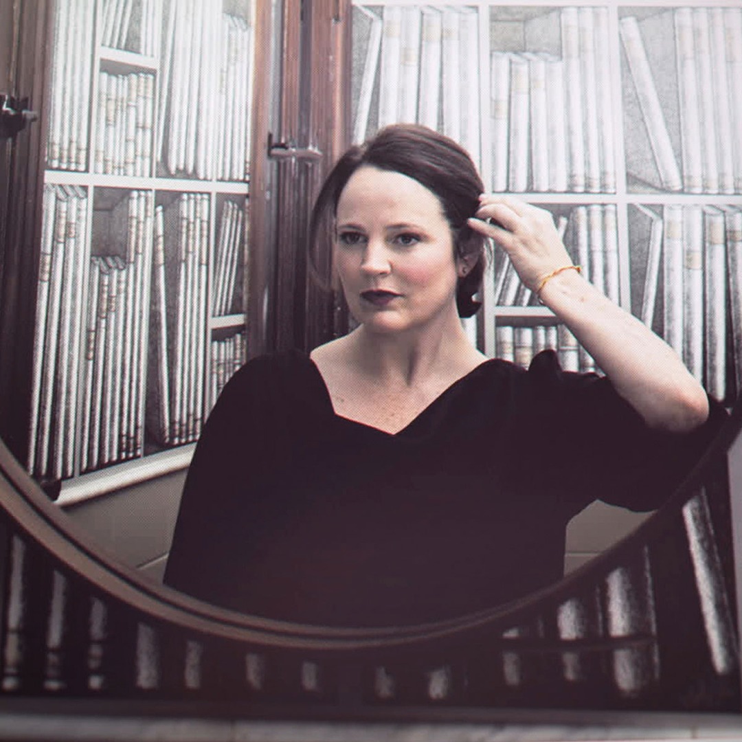 See the Haunting First Trailer for I'll Be Gone in the Dark's Special Episode - E! Online - NewsOpener See the Haunting First Trailer for I'll Be Gone in the Dark's Special Episode - E! Online